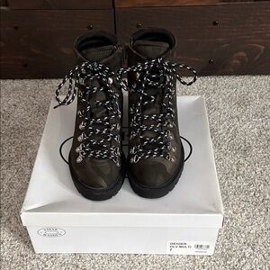 Steve Madden Olive Lace-Up Boots